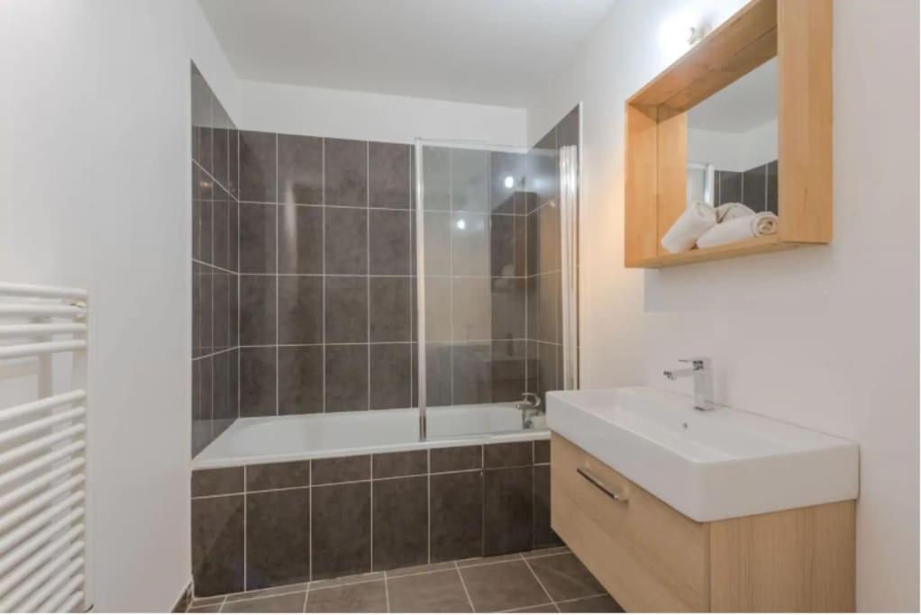 Les Frenes Near Disneyland Bmyguest Apartment Montevrain Bagian luar foto