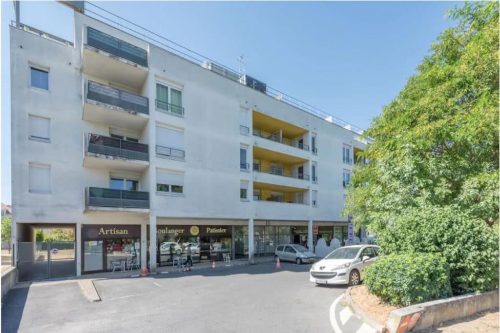 Les Frenes Near Disneyland Bmyguest Apartment Montevrain Bagian luar foto